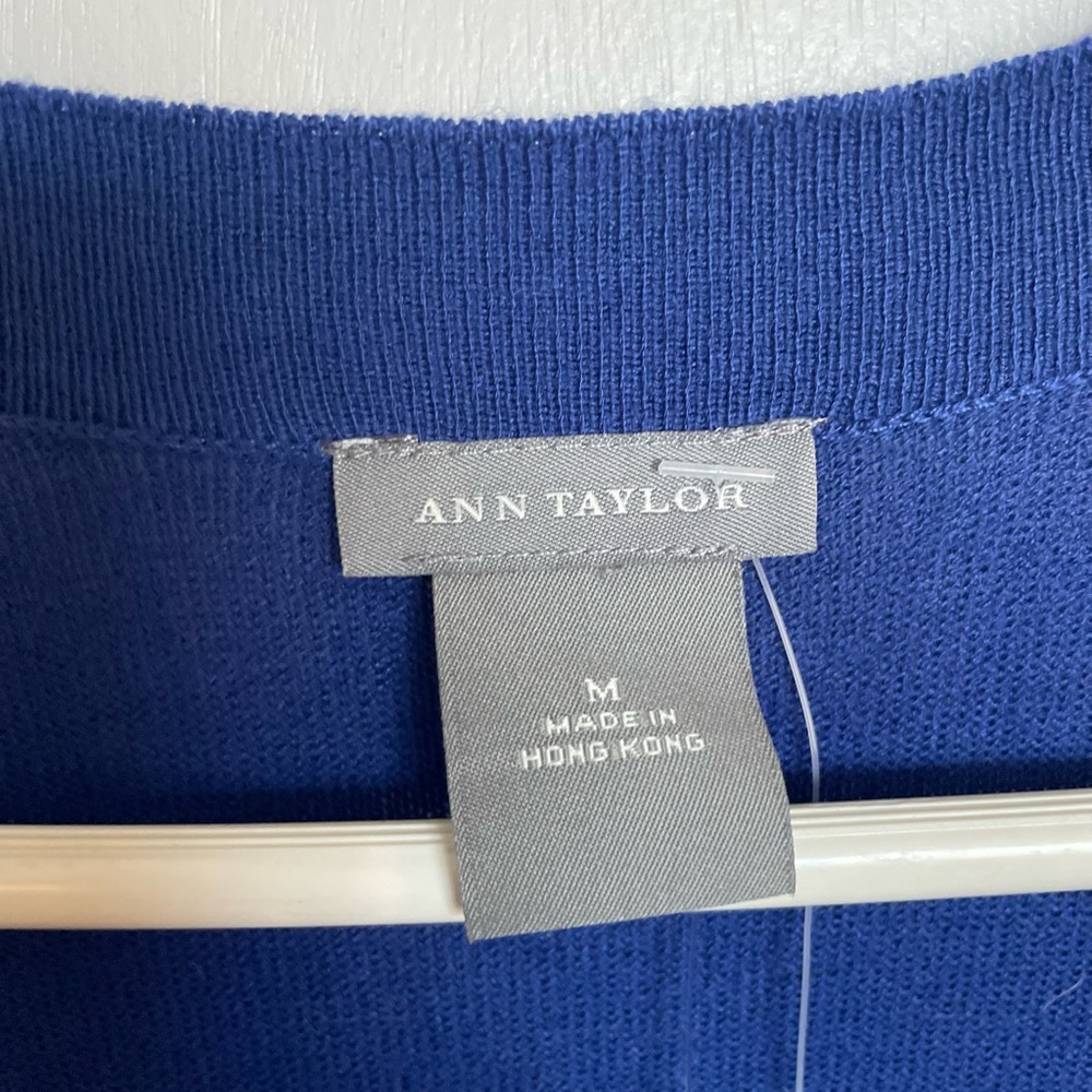 Ann Taylor Lightweight V-Neck Button Sweater - Size M - Picture 5 of 12